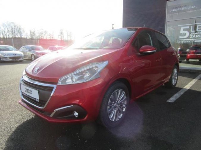 Peugeot 208, ACTIVE 1.2 PureTech 82k MAN5, barva červená