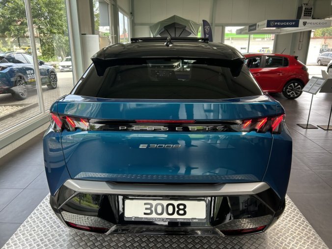 Peugeot 3008, Peugeot 3008 E-GT Elektromotor 157kW / 210k, barva modrá