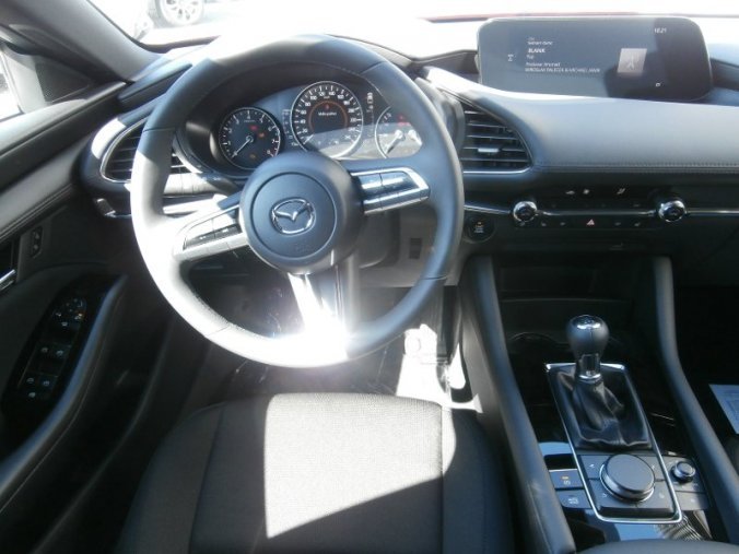 Mazda 3, Skyactiv G122, barva červená