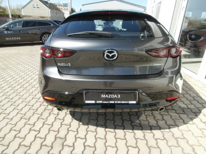 Mazda 3, Skyactiv G122, barva šedá