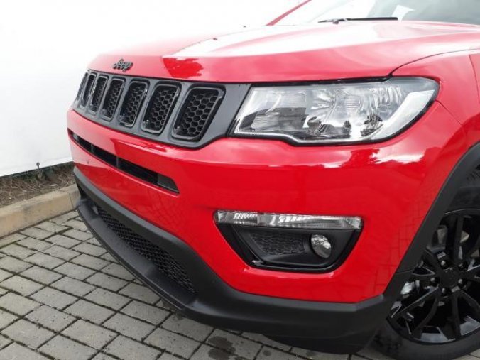 Jeep Compass, 1.3 150 PS NIGHT EAGLE automat, barva červená