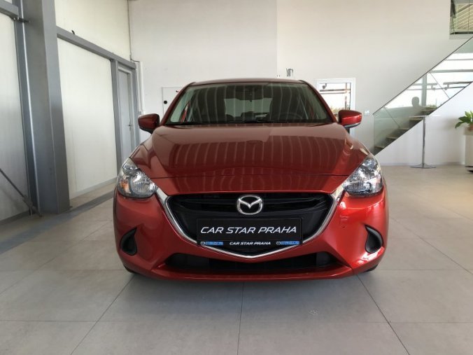 Mazda 2, 1.5i, barva červená