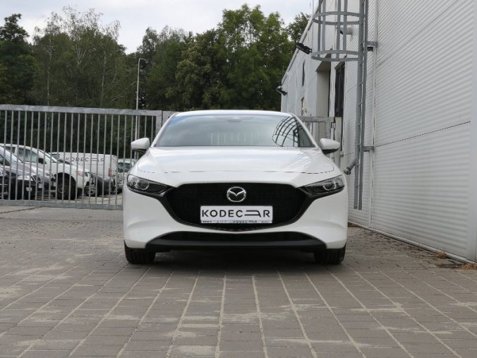 Mazda 3, Skyaktiv G122, barva bílá