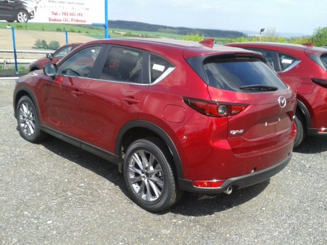 Mazda CX-5, 2,0i, barva červená