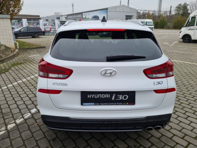 Hyundai i30, 1,5 T-GDI 117 kW iMT MHEV, barva bílá