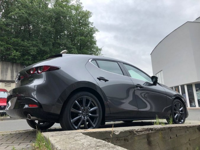 Mazda 3, 2.0i G122, barva šedá