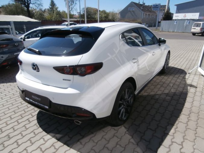 Mazda 3, Skyactiv G122, barva bílá