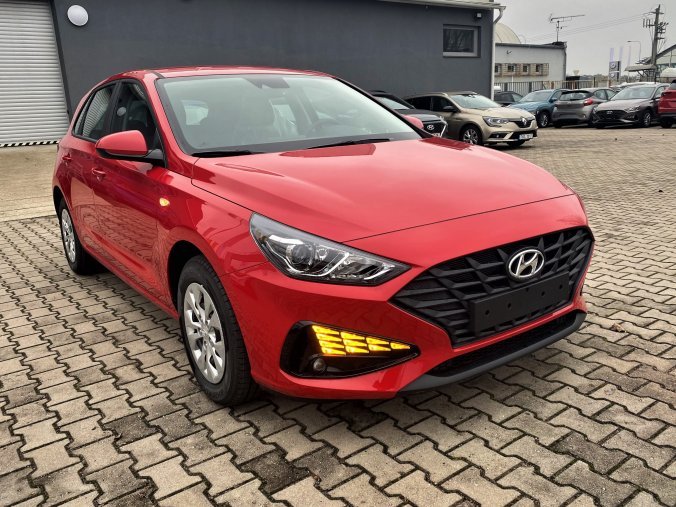 Hyundai i30, 1,5i CVVT 81 kW (95 NAT) 6 st. man, barva červená