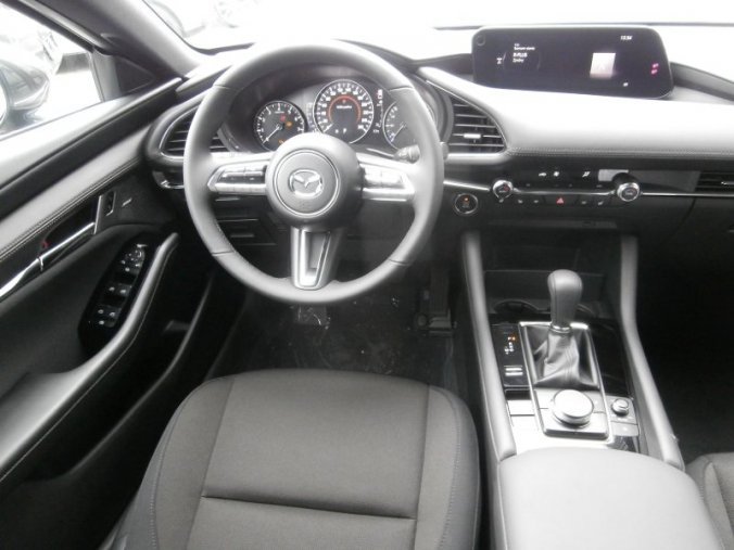 Mazda 3, Skyactiv G122, barva modrá