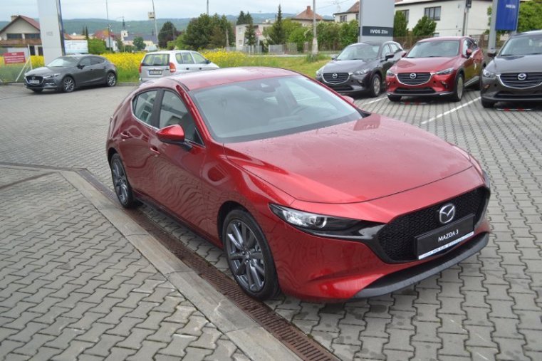 Mazda 3, Skyactiv G122, barva červená