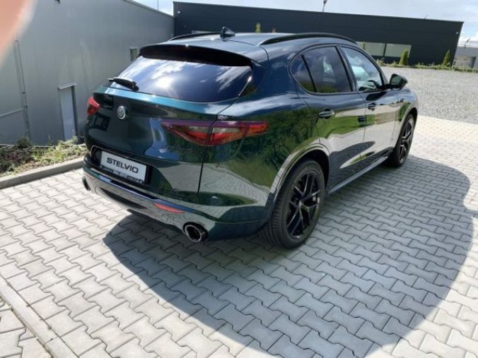 Alfa Romeo Stelvio, 2.0 Turbo 280k Q4 VELOCE, barva zelená