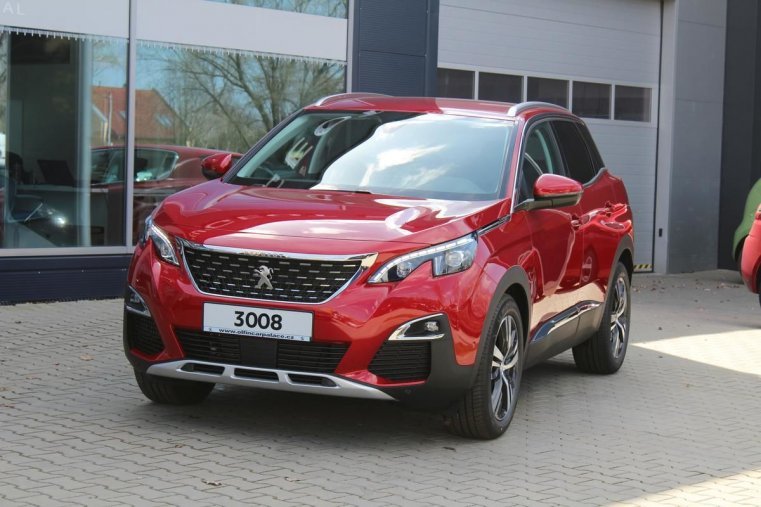 Peugeot 3008, ALLURE 1.2 96kW, barva červená