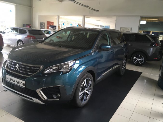 Peugeot 5008, Allure 1.5 BlueHDi 130 S&S MAN6, barva šedá