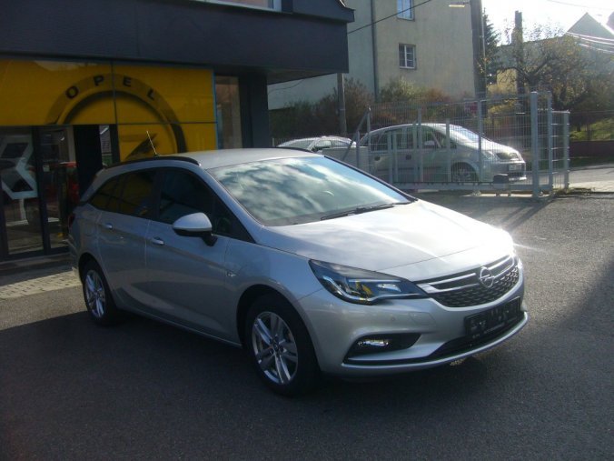 Opel Astra, SMILE, barva stříbrná