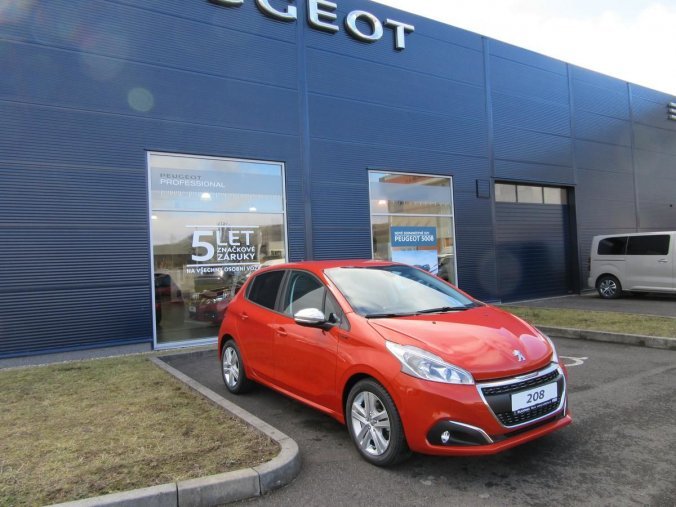 Peugeot 208, SIGNATURE 1.2 PT 82k MAN5, barva oranžová