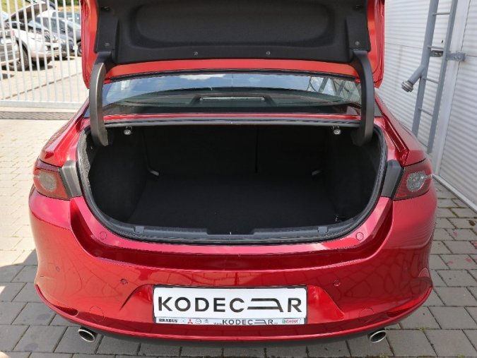 Mazda 3, Skyaktiv G122, barva červená