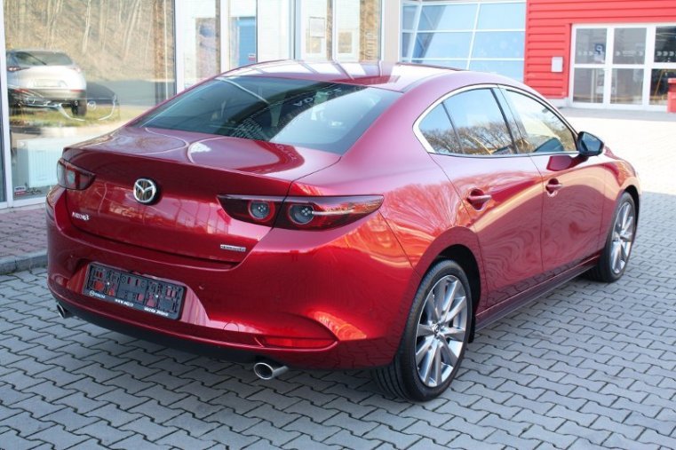 Mazda 3, SKYACTIV-X, barva červená