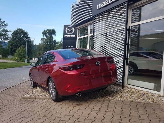 Mazda 3, Skyactiv-122, barva červená