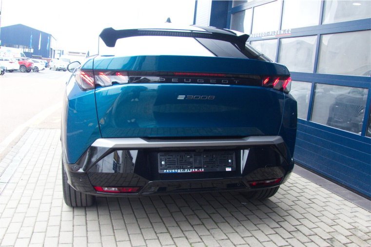 Peugeot 3008, Peugeot 3008 NEW GT Elektromotor 73 kWh 210k, barva modrá