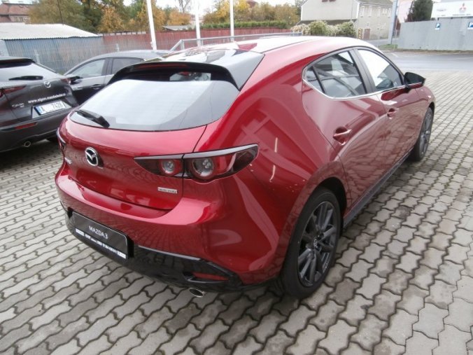 Mazda 3, Skyactiv G122, barva červená