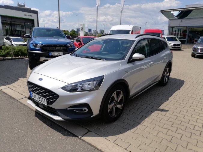 Ford Focus, Focus Active 1.5 EcoBoost, barva stříbrná