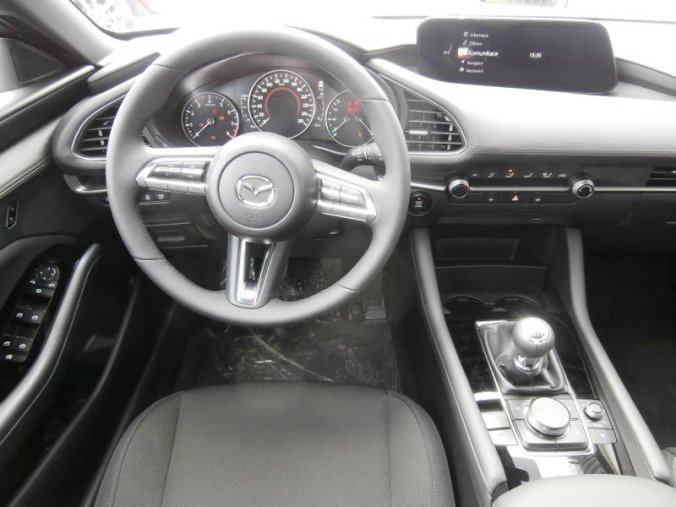 Mazda 3, Skyactiv G122, barva bílá