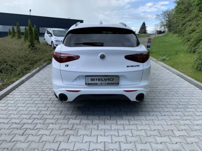 Alfa Romeo Stelvio, 2.0 Turbo 280k Q4 VELOCE, barva bílá