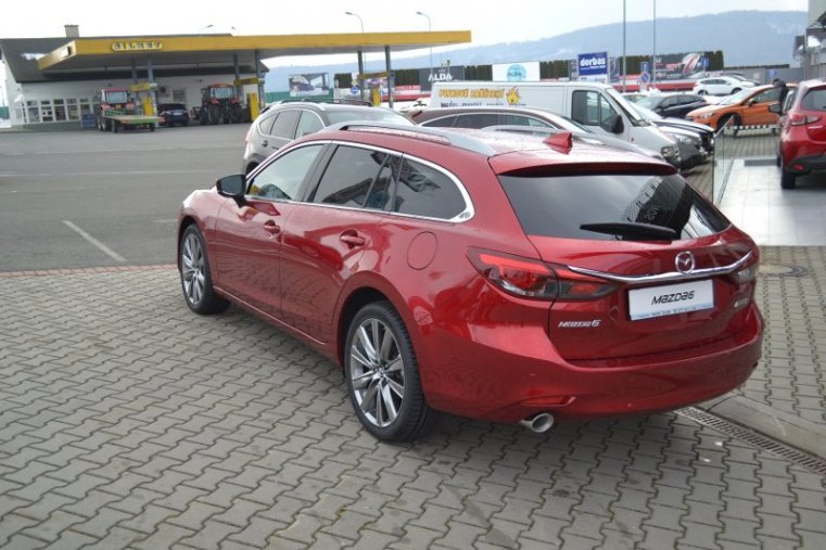 Mazda 6, 2,5i 194k, barva červená