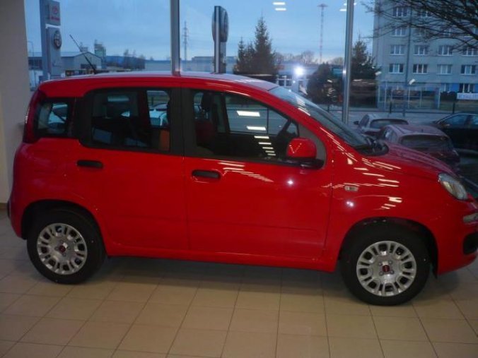 Fiat Panda, 1.2 69k Plus, barva červená