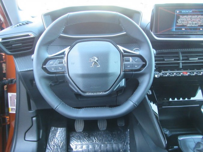 Peugeot 2008, ALLURE PACK 1.2 PureTech 130k, barva oranžová