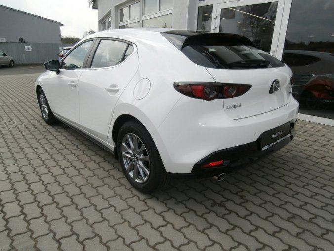 Mazda 3, Skyactiv G122, barva bílá