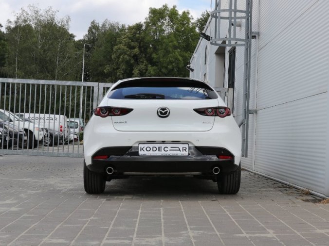 Mazda 3, Skyaktiv G122 MAN Plus, barva bílá