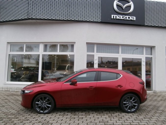 Mazda 3, Skyactiv G122, barva červená