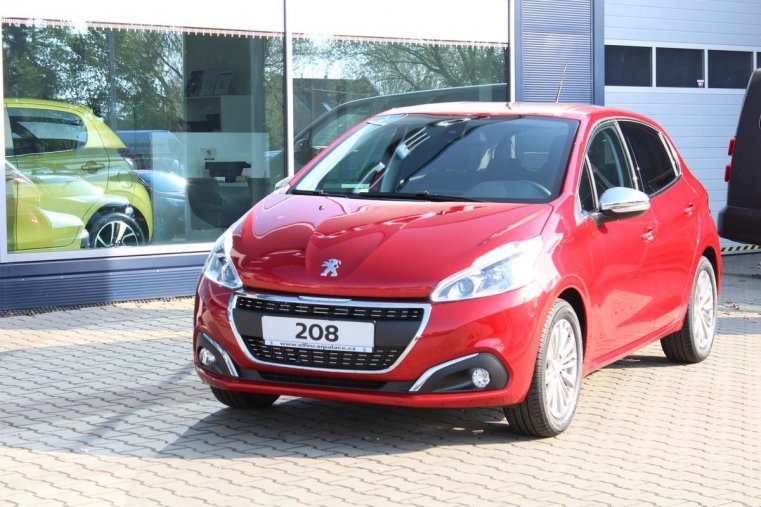 Peugeot 208, ALLURE 1.2 81kW, barva červená