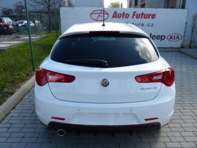 Alfa Romeo Giulietta, 1.4TBi 120PS Sport, barva bílá