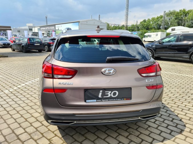 Hyundai i30, 1,5 T-GDI 117 kW iMT MHEV, barva bronzová