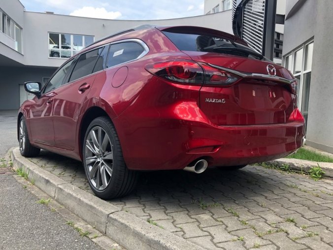 Mazda 6, 2.5i G 194K, barva červená