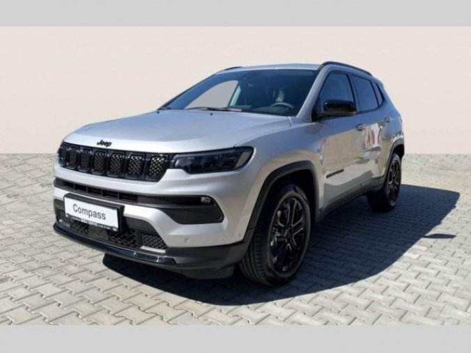 Jeep Compass, Night Eagle 1.5 e-Hybrid 130k, barva stříbrná