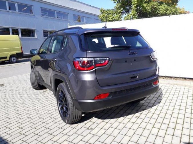 Jeep Compass, 1.3 130 PS NIGHT EAGLE skladem, barva šedá