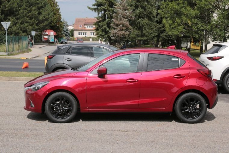 Mazda 2, 1,5G 90k, barva červená