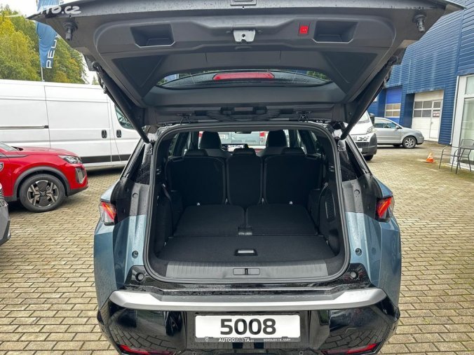 Peugeot 5008, Peugeot 5008 E-GT Elektromotor 157kW / 210k, barva modrá