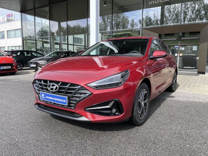 Hyundai i30, 1,5i CVVT 81 kW (95 NAT) 6 st. man, barva červená