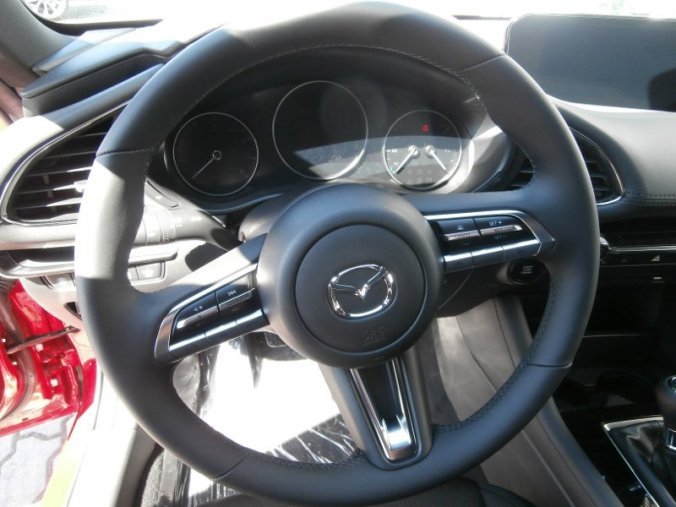 Mazda 3, Skyactiv G122, barva červená