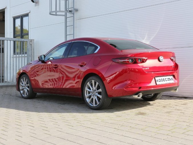 Mazda 3, 2,0 Skyactiv-X 180k/132kW MAN, barva červená