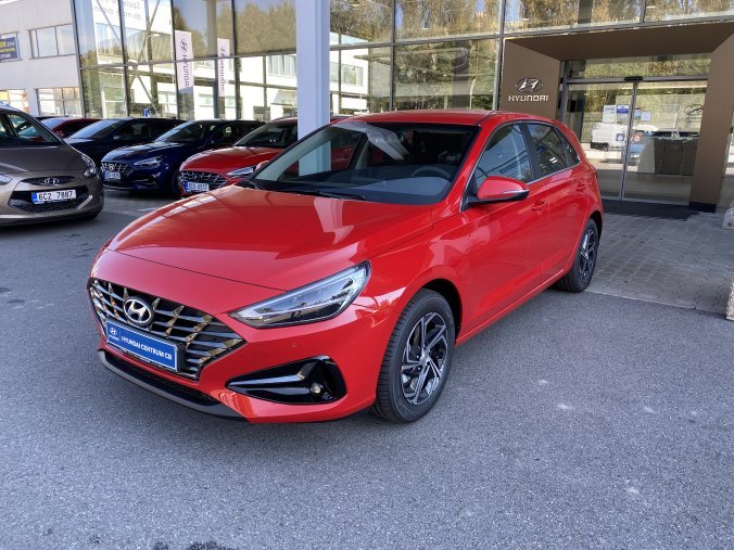 Hyundai i30, 1,5i CVVT 81 kW (95 NAT) 6 st. man, barva červená