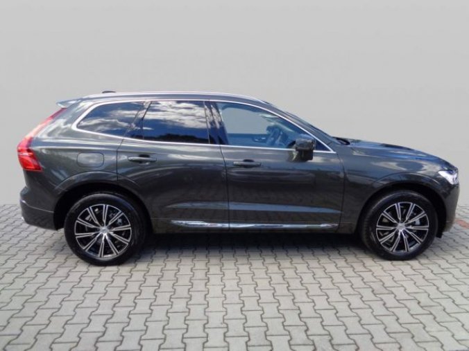 Volvo XC40, T2 1.5L 129 HP AT8 FWD CORE, barva červená