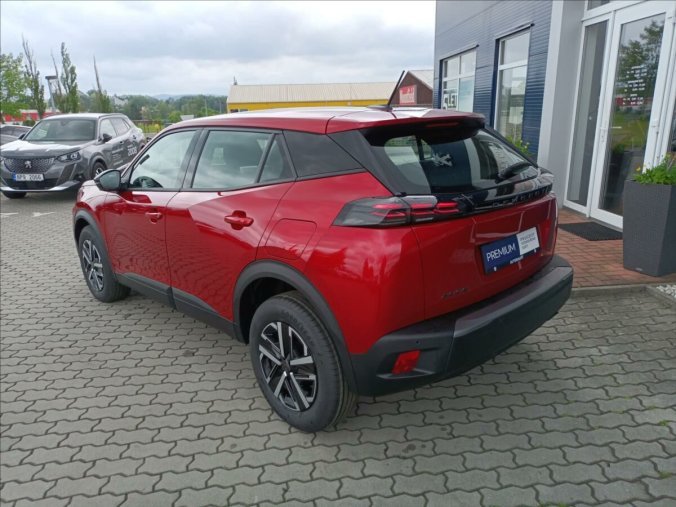 Peugeot 2008, Peugeot 2008 1,2 Active 1.2 PureTech 100k MAN6, barva červená