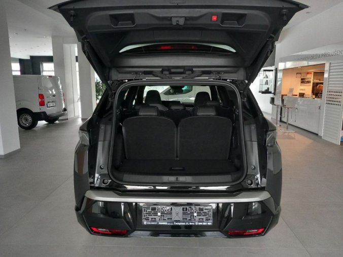 Peugeot 5008, Peugeot 5008 E-5008 GT Elektromotor 157 kW, barva šedá