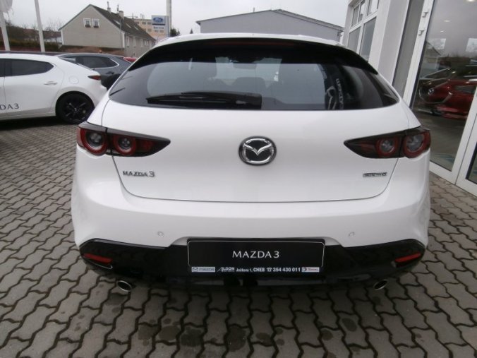 Mazda 3, Skyactiv G122, barva bílá