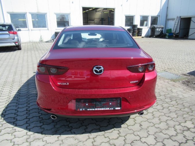 Mazda 3, X180, barva červená